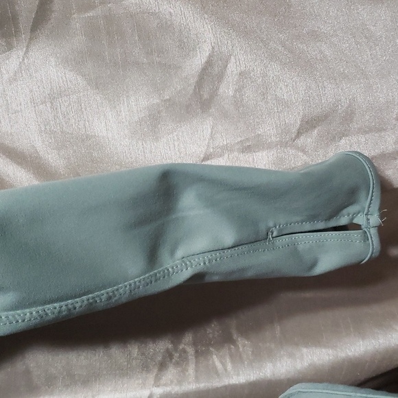Yogalicious Lux. Pastel Sage Green Jacket; Butter Soft; Full Zip. EUC Size XS - Picture 3 of 14